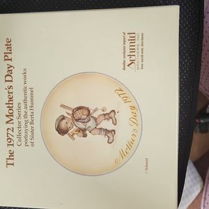 The Hummel 1972 Mother's Day Plate